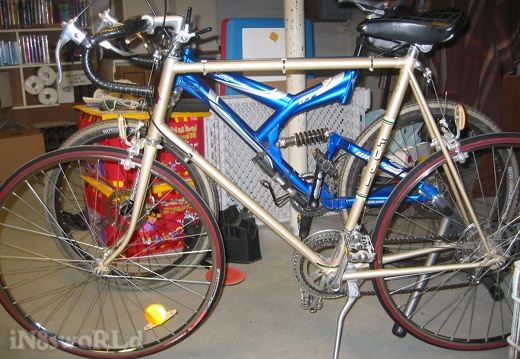 Comparing the Fuji and the Giant (556 visits) The 27" frame is really too big for me, but I ride with the seat several inches higher on the Giant.... Comparing the Fuji and the Giant